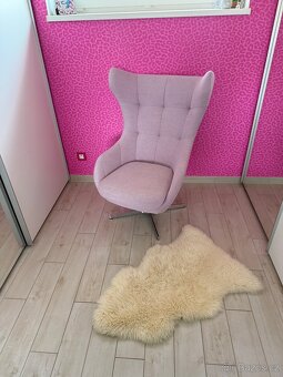 Fialové křeslo, ušák - 2