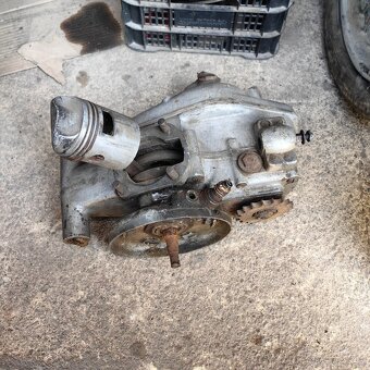 ČZ 175 předvalecna motor - 2