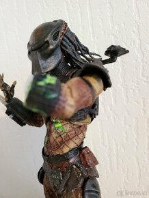 Predator City Hunter s maskou - Mcfarlane figurka - 2