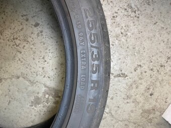 255/35R19 - 2