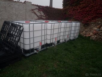IBC 1000 l nádrž na vodu paleta plast - 2