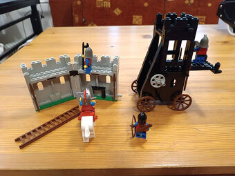 LEGO Castle 6061 Siege Tower - 2