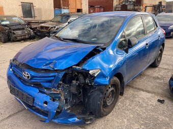 Toyota Auris 2011 1.6 VVT-i - 2