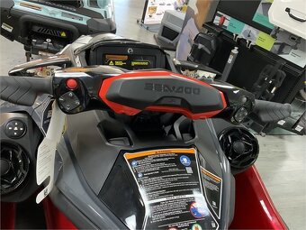 Sea-Doo RXT-X 325 Manta Green/Fiery Red s přívěsem - 2