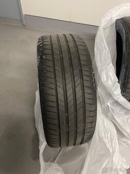 Pneu 225/40/18 - 2