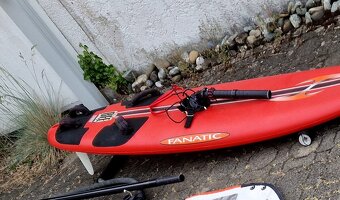 Komplet Windsurfing Fanatic 117 litrů s 5,7 výborný stav - 2