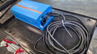 menic napeti 12v 230v victron 1500w - 2