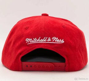 Kšiltovka Mitchell & Ness Sweet Suede Chicago Bulls Red - 2