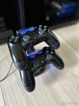 Playstation Pro 4 + 2 ovladače + 4 hry - 2