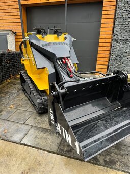 Smykový pásový nakladač sedadlový, lžíce 4v1. - 2