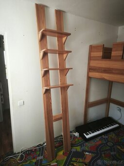 Prodám dřevěnou masivní patrovou postel s hradbami. - 2