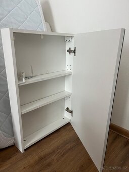 Koupelnová skříňka se zrcadlem - 2