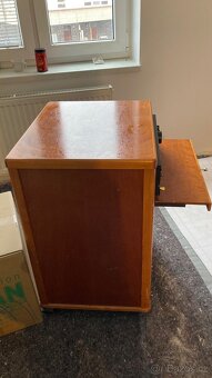 Skříňka na gramofon - 2