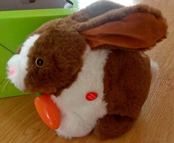 Hračky zajíček,panenky a pokladna - 2