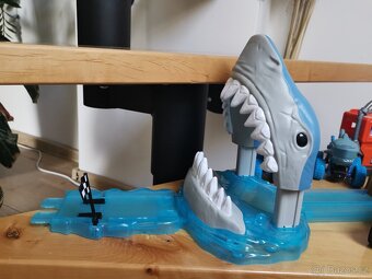 Monster Jam +   HotWheels benzínka - 2