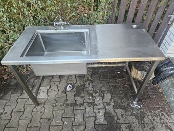 Nerezový stůl s dřezem - 2