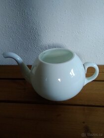 Stará, bílá konvice k dekoraci na chalupu - 2