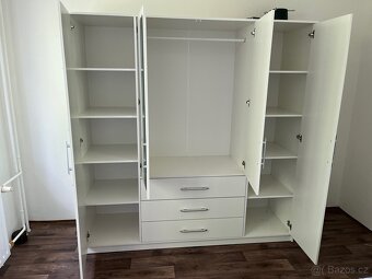 Šatní skříň - 2