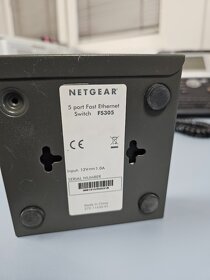 Switch NETGEAR FS305 - 2