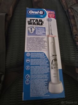 Oral-B Junior elektrický zubní kartáček Star Wars - 2