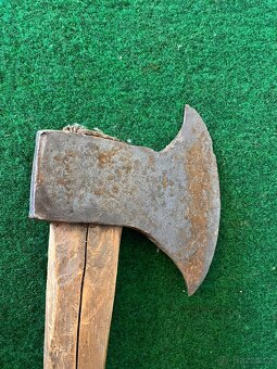 Starožitná sekera - 2