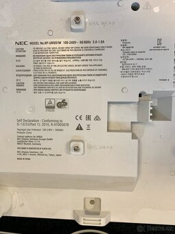 Set: projektor NEC NP-UM351W + zařízení - 2
