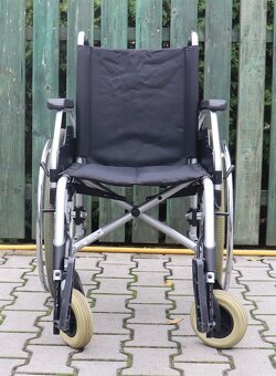 022-Mechanický invalidní vozík Meyra. - 2