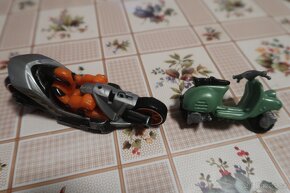 Gumové  sada autíček z Kinder vajíček - 2