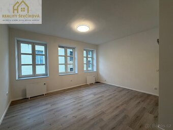 Pronájem 2+1 po celkové rekonstrukci, 51 m2 – Velké náměstí - 2