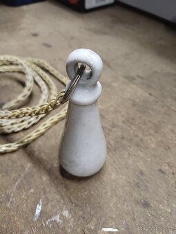 Staré porcelánové splachovátko - 2