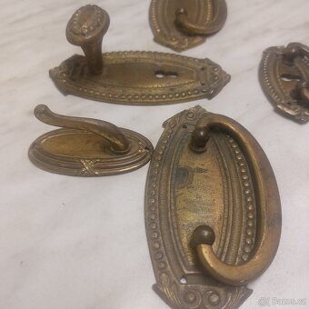 Staré mosazné kováník psací.stolu. - 2