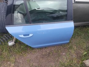 Prodám pravé dveře na škoda Superb combi - 2