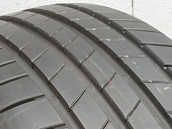 Zánovní letní pneu Bridgestone 205/55/17 8mm - 2