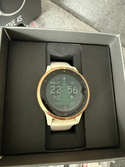 Kompletní balení GARMIN Vivoactive 4s GOLD + řemínky - 2