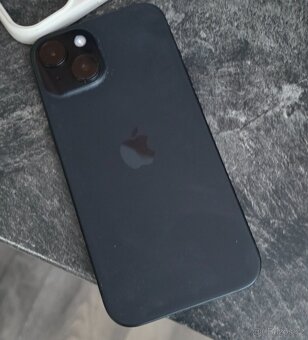 Iphone 15, 128GB včetně obalů - 2