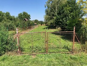 PRODEJ OPLOCENÉHO POZEMKU 890 m2. - 776878002 - 2