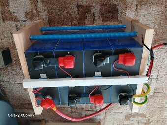 Prodám nový vyhřívaný lifepo4 akumulátor 12V 320Ah 200A - 2