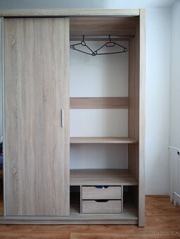 šatní skříň - 2