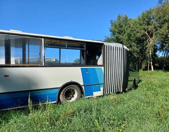 Velký autobus přestavbě na rekreační objekt - 2