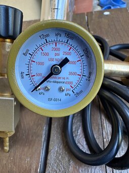 Redukční ventil CO2 s průtokoměrem - 2