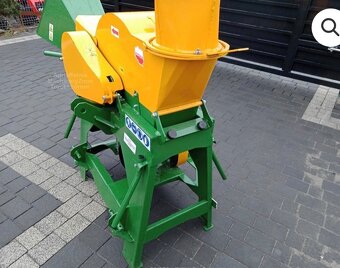 Štěpkovač větví na traktor - 2