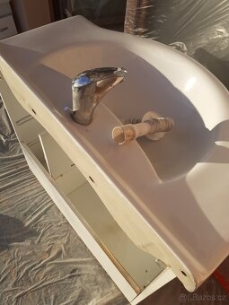 Umyvadlo se skříňkou - 2