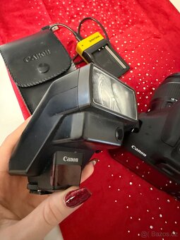 Canon EOS 2000D + 2 objektivy + blesk + brašna - 2