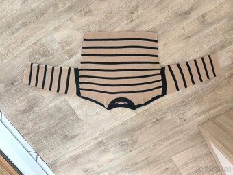 Dívčí svetry vel.146-152 - 2