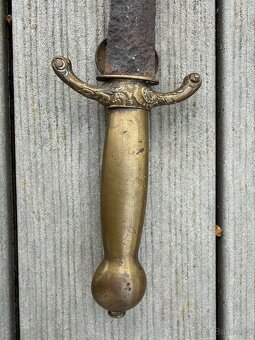 Lovecký tesák - nález - 2