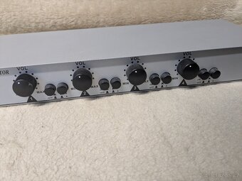 Stereo speaker selector - 2