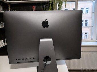 Apple iMac Pro 27" 5k Xeon 8-Core / 32 GB RAM - 2