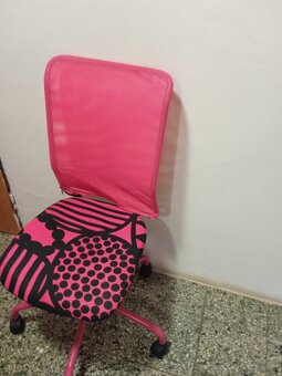 Růžová kancelářská židle - 2