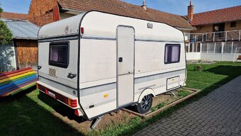 Karavan HOBBY 400 včetně předstanu - 2