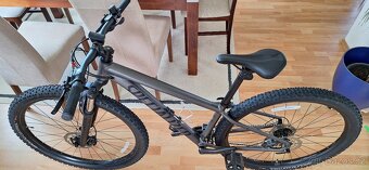 Horské kolo Specialized Rockhopper 29", vel. S - jako NOVÉ - 2